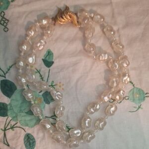 Cream and Gold Classic Necklace with Lustrous Beads